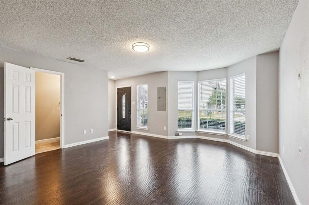 5724 Giddyup Ln - Photo 4 of 26