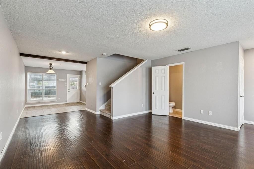 5724 Giddyup Ln - Photo 6 of 26