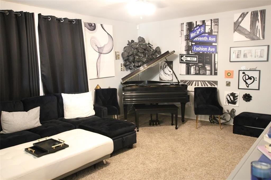 2841 Bluffs Ct - Photo 2 of 10