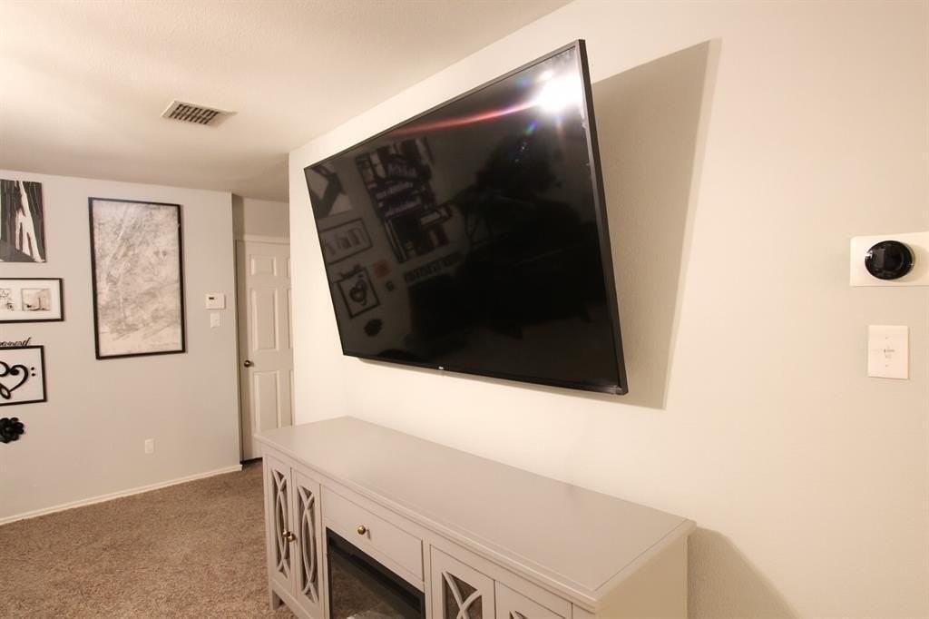 2841 Bluffs Ct - Photo 3 of 10