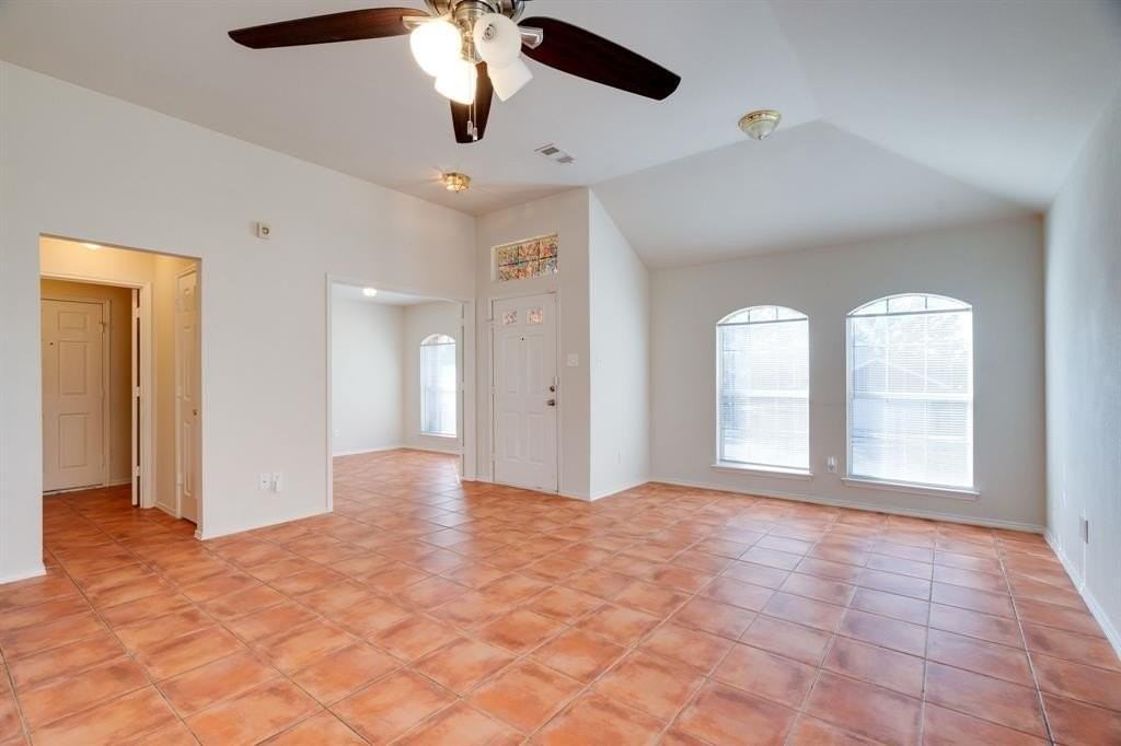 4700 Saint Thomas Pl - Photo 5 of 32