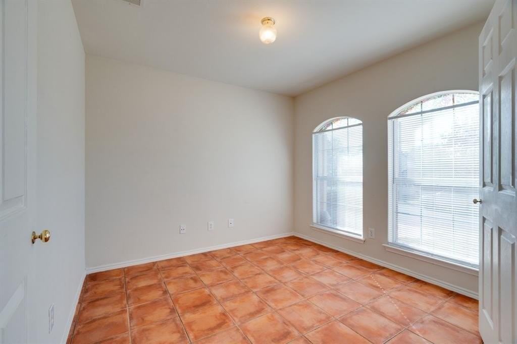 4700 Saint Thomas Pl - Photo 7 of 32