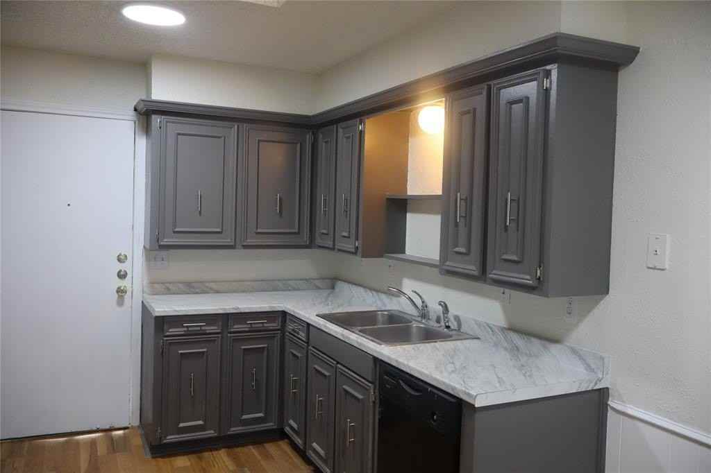 808 Woodway Ln - Photo 3 of 15