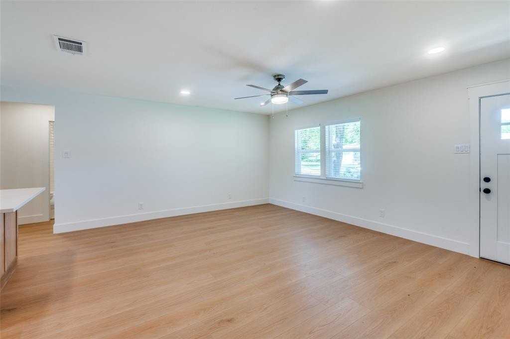 418 Goodyear St - Photo 5 of 13