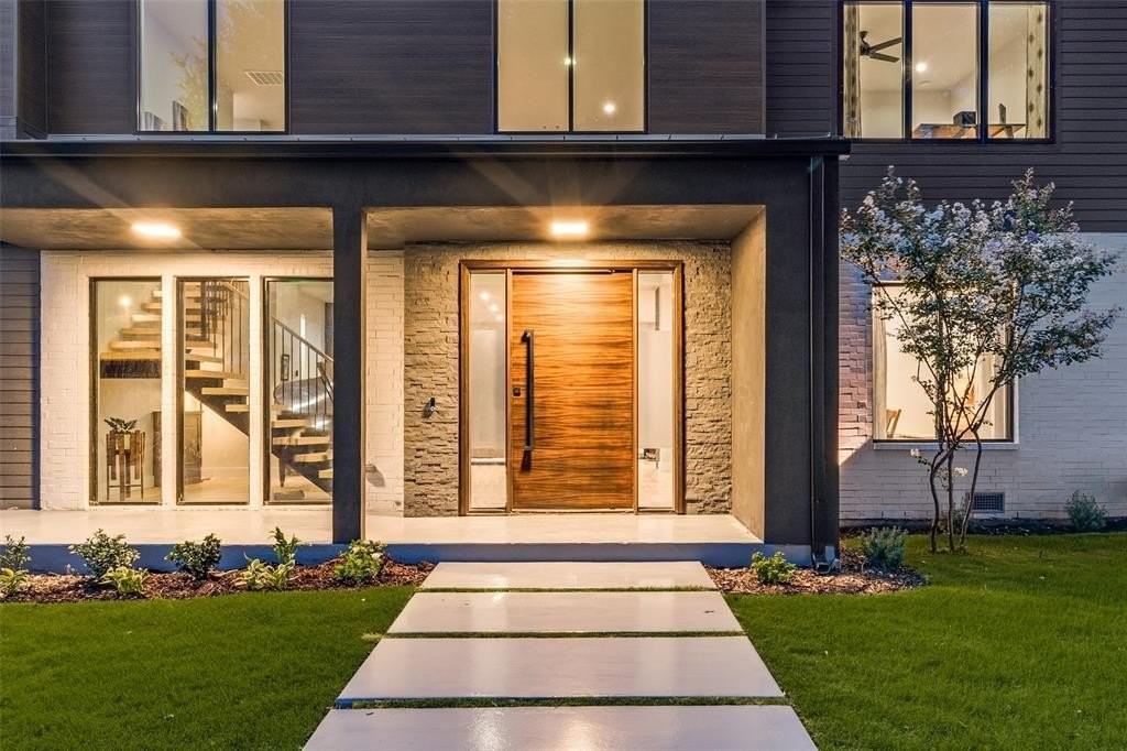 13693 Peyton Dr - Photo 4 of 38