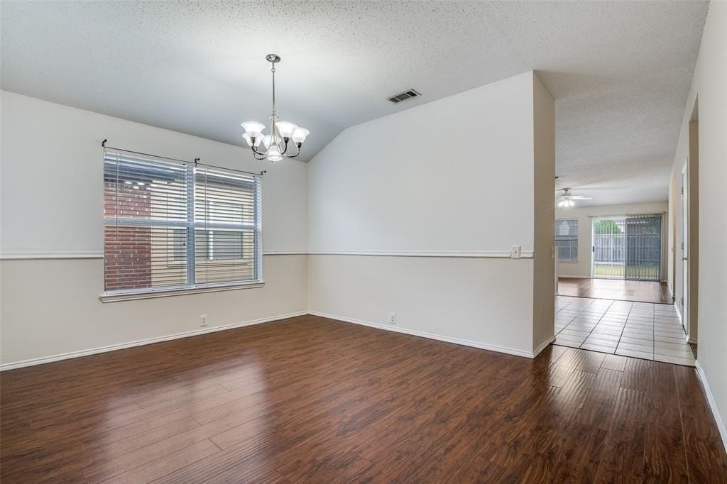 206 Trenton Dr - Photo 4 of 24