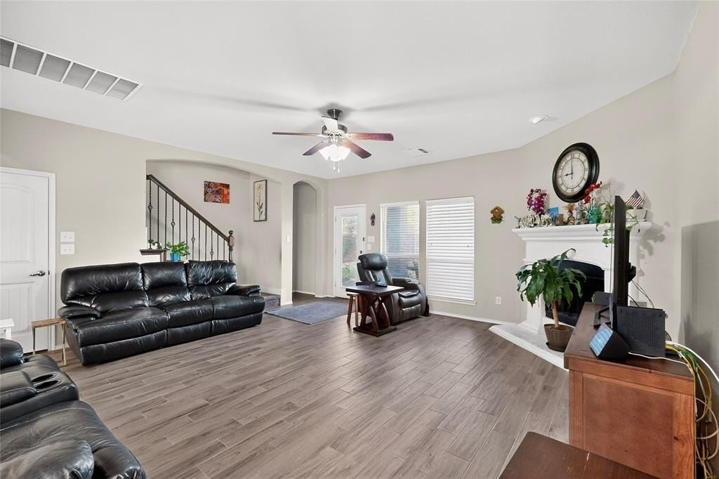 525 Rustic Oak Lane - Photo 5 of 40