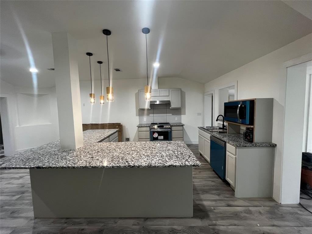 208 Cliffdale Avenue - Photo 7 of 30