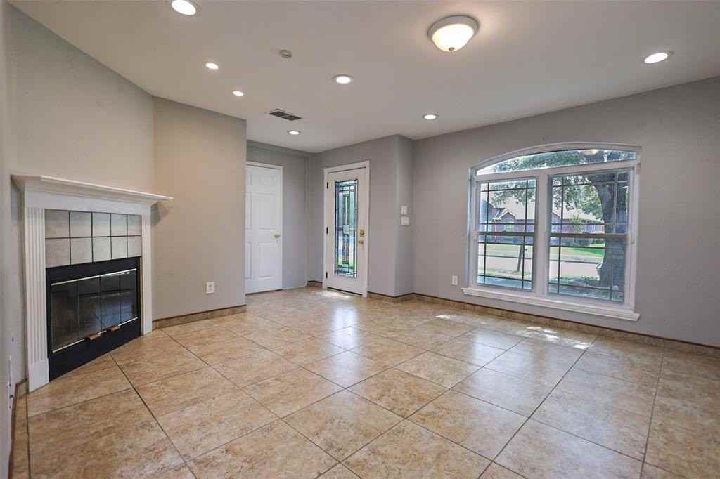 815 Valleycreek Rd - Photo 2 of 31