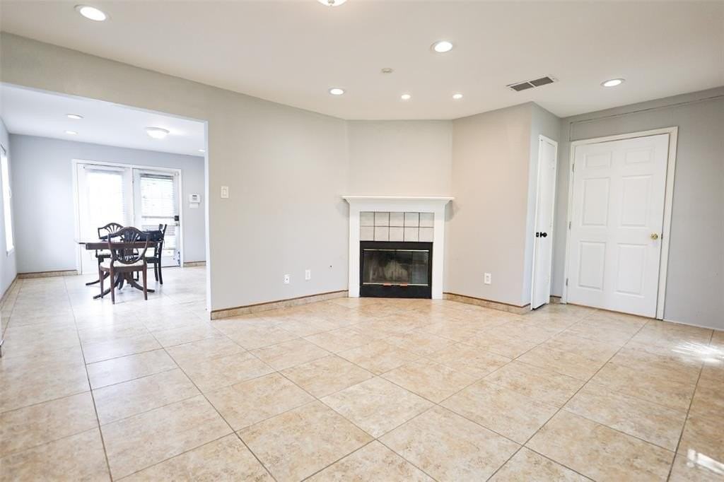 815 Valleycreek Rd - Photo 3 of 31