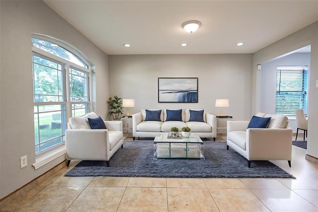 815 Valleycreek Rd - Photo 5 of 31