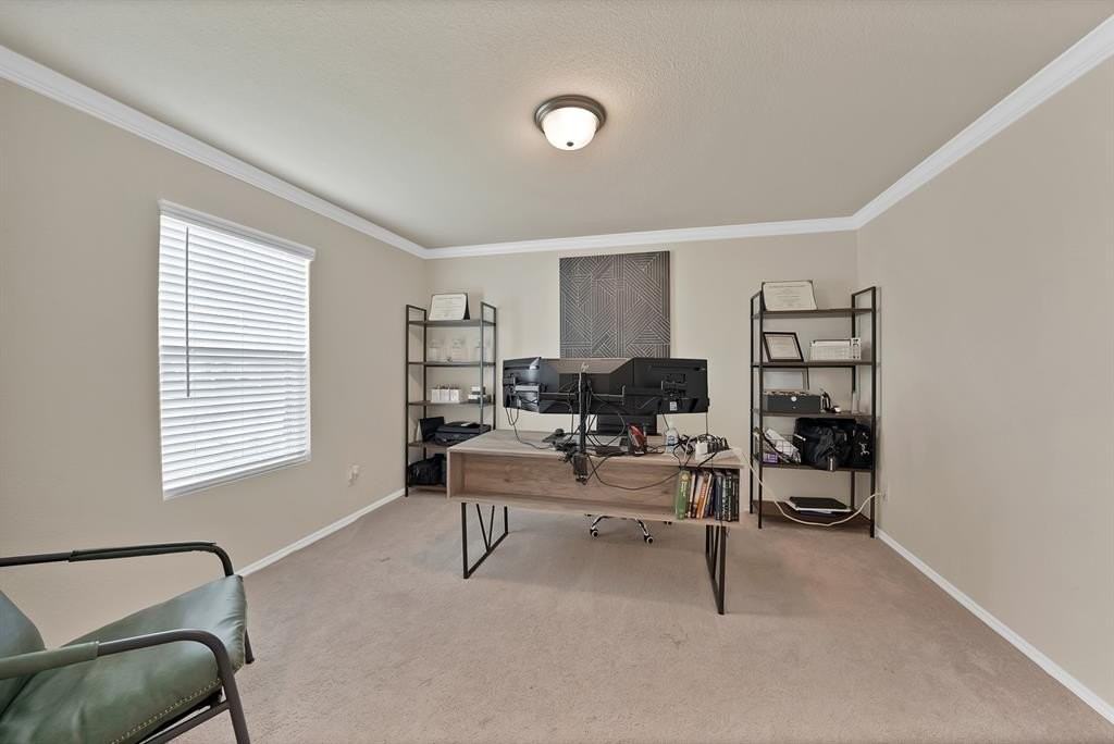 4601 Greenham Ln - Photo 5 of 37