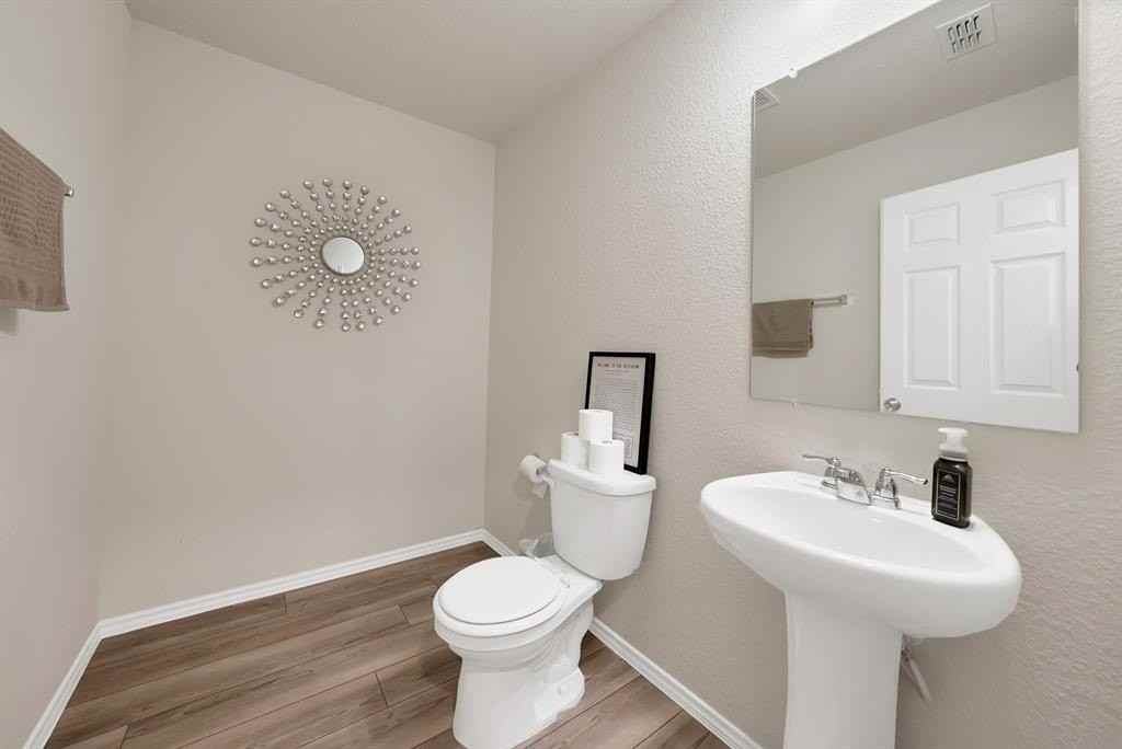 4601 Greenham Ln - Photo 7 of 37