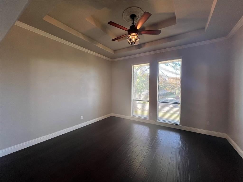 1108 Berkshire Ct - Photo 5 of 36