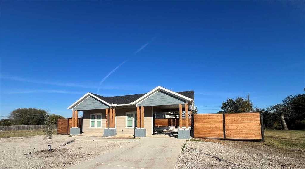 615 Luxton St - Photo 4 of 26