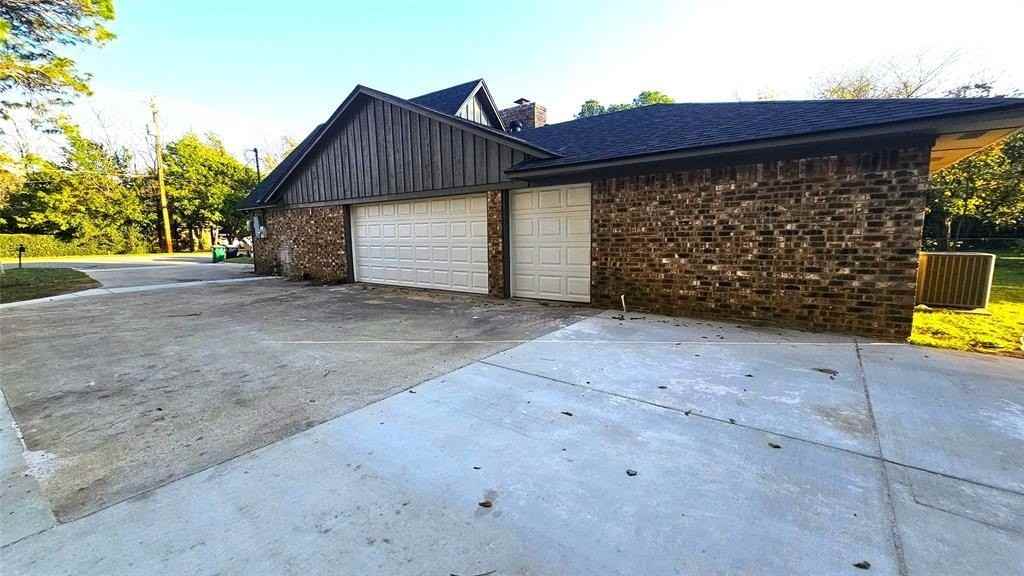 1700 Kendolph Dr - Photo 2 of 40