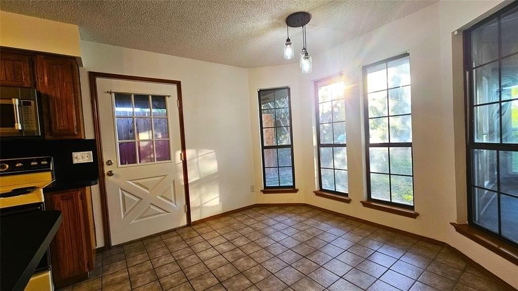 1700 Kendolph Dr - Photo 5 of 40