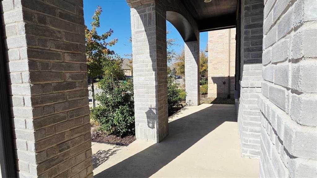 1922 Renwick Dr - Photo 2 of 25