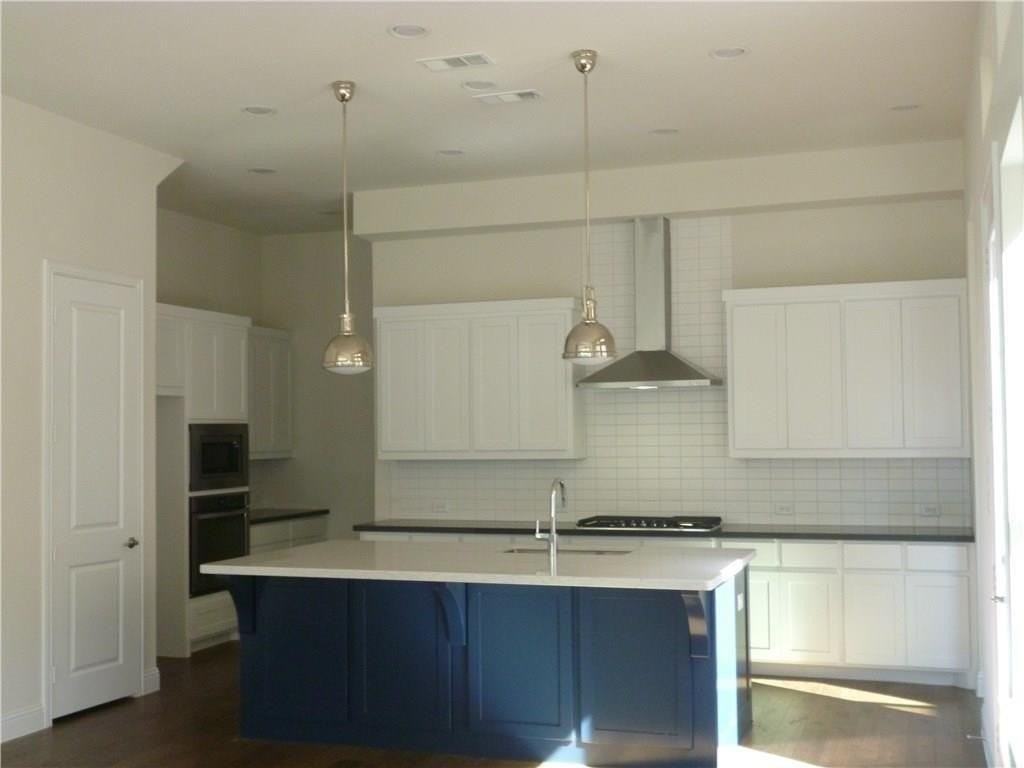 6813 Royal View Drive - Photo 3 of 16