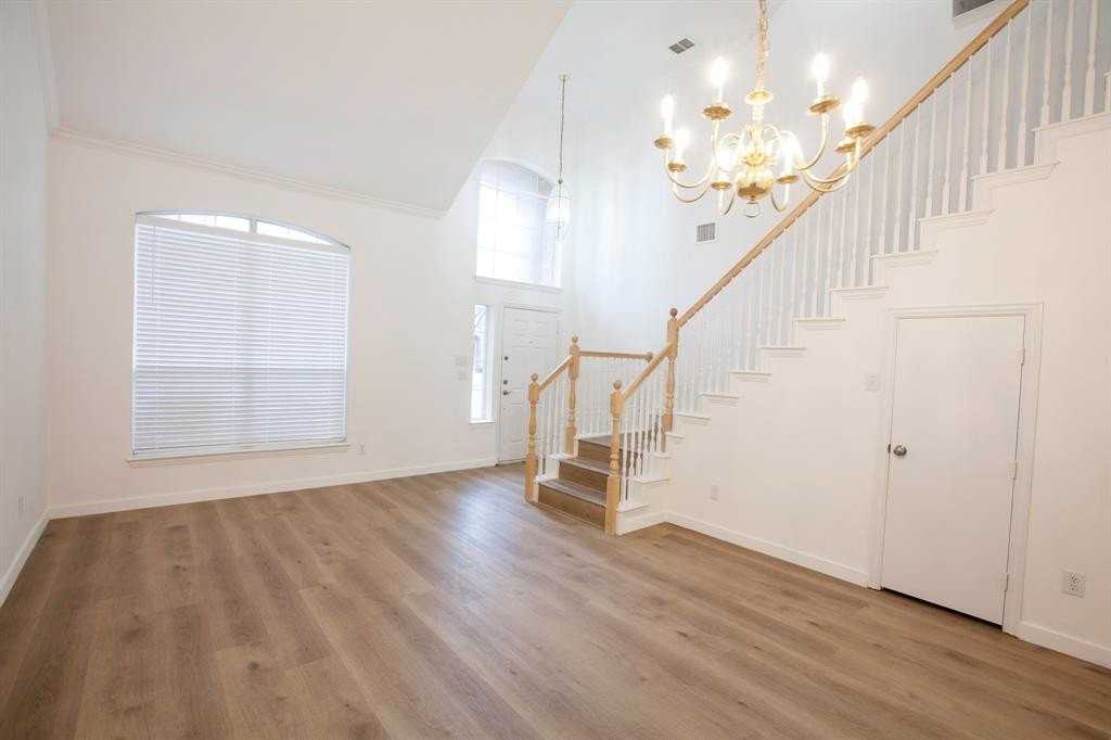 4316 Hillshire Ct - Photo 7 of 40