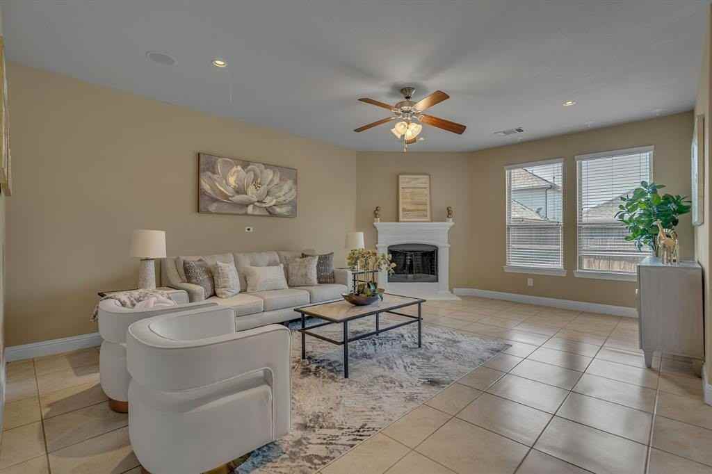 3812 Fordham St - Photo 7 of 33