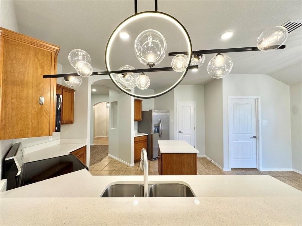 1108 Sandalwood Rd - Photo 4 of 39