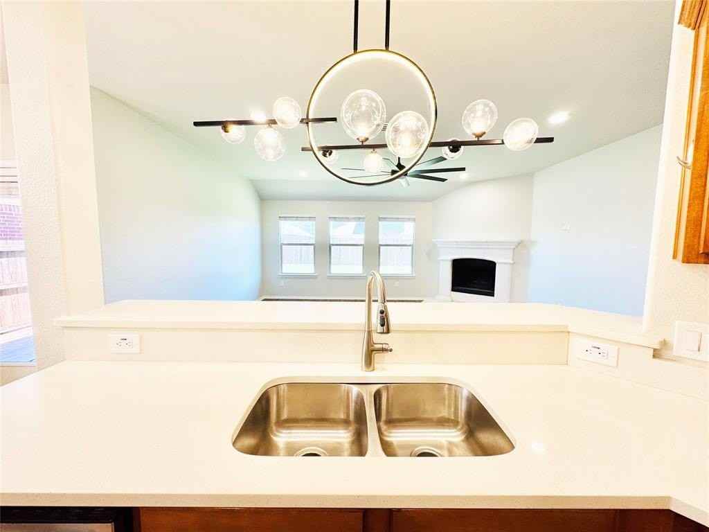 1108 Sandalwood Rd - Photo 5 of 39