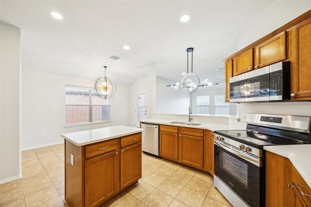 1108 Sandalwood Rd - Photo 6 of 39