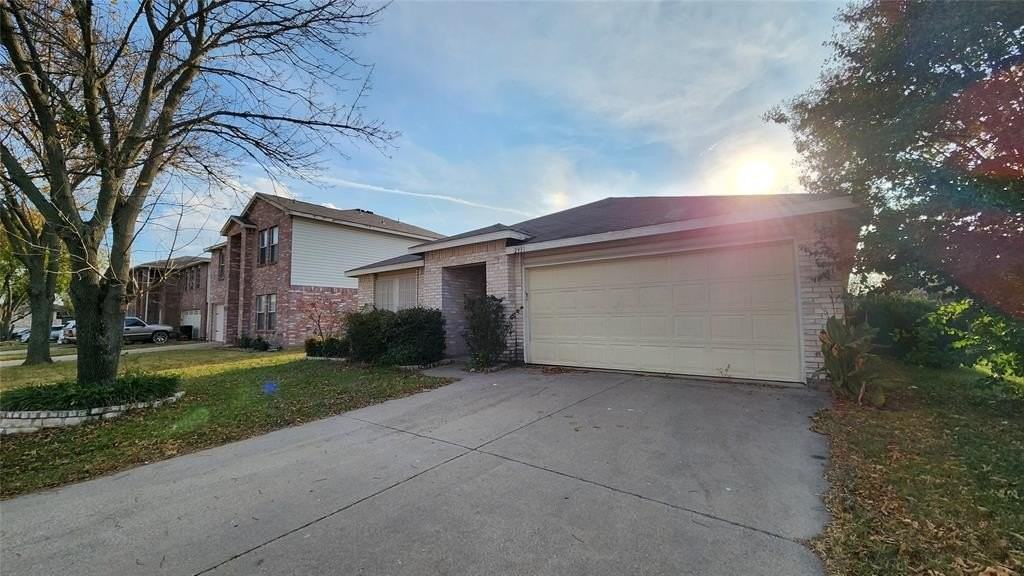 2931 Marco Dr - Photo 2 of 27