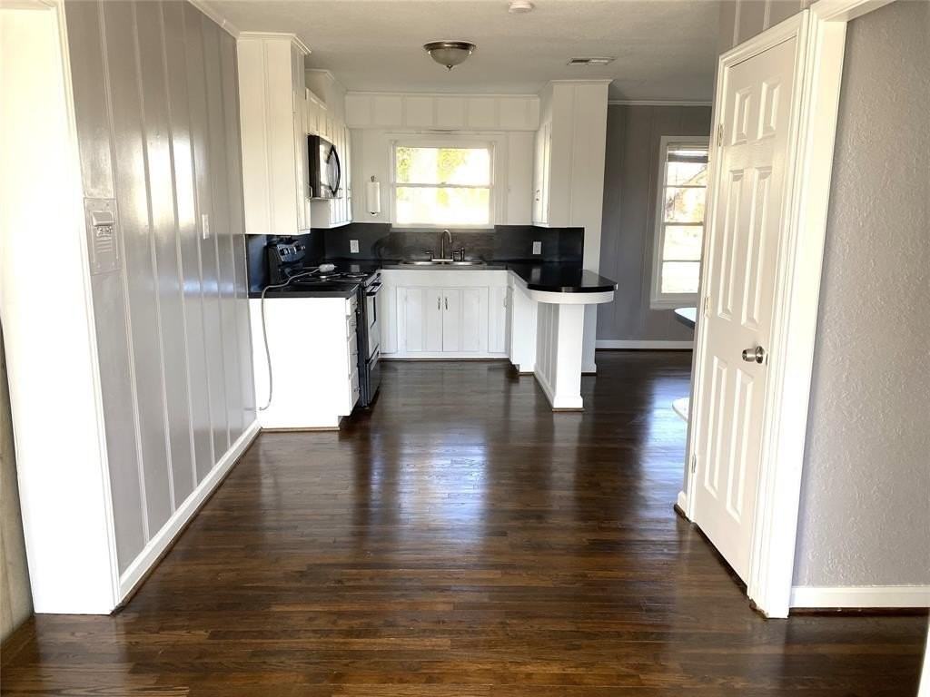 704 Scurlock Street - Photo 3 of 11