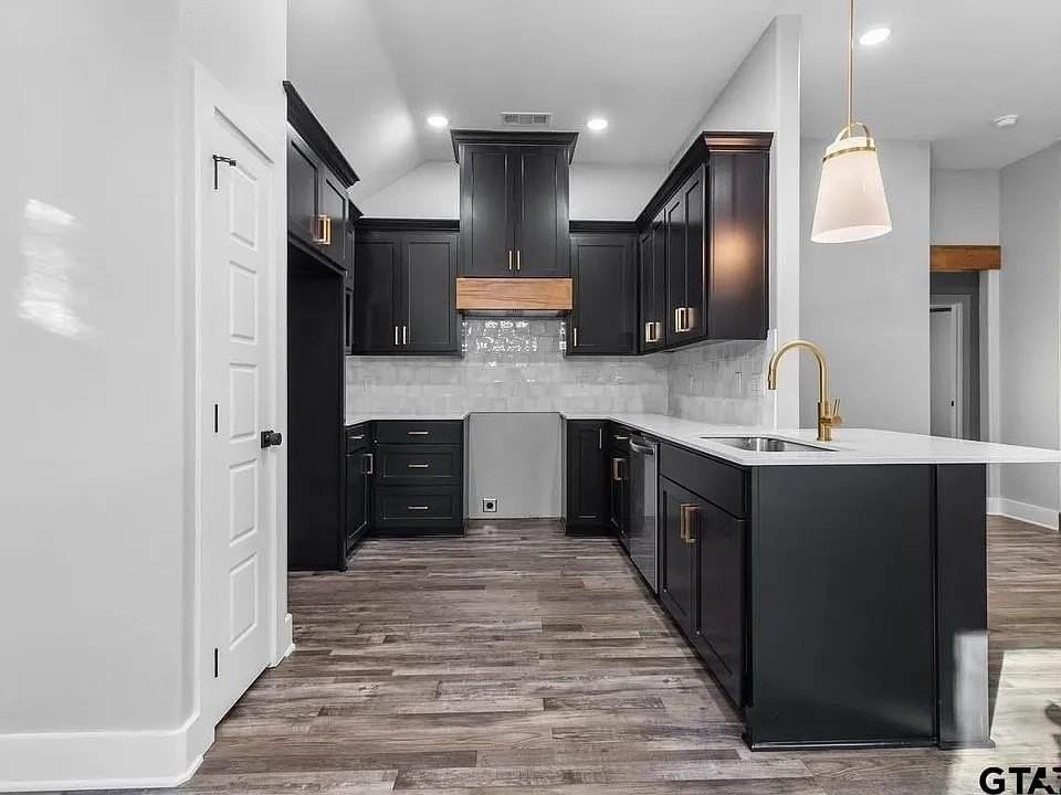 1204 Poplar St - Photo 5 of 7