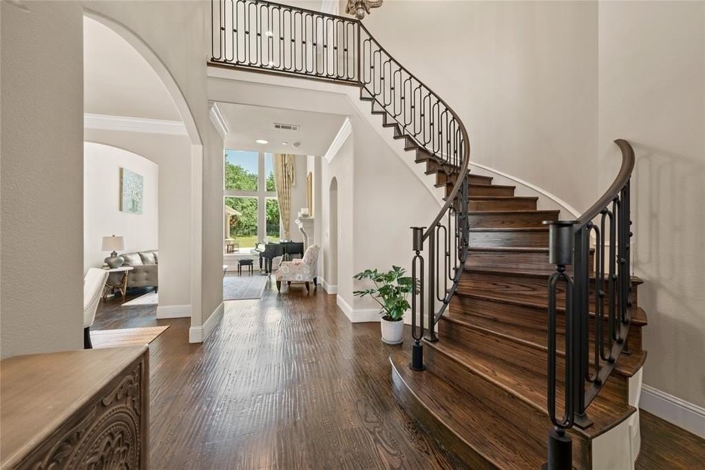 1817 Broken Bend Dr - Photo 5 of 35