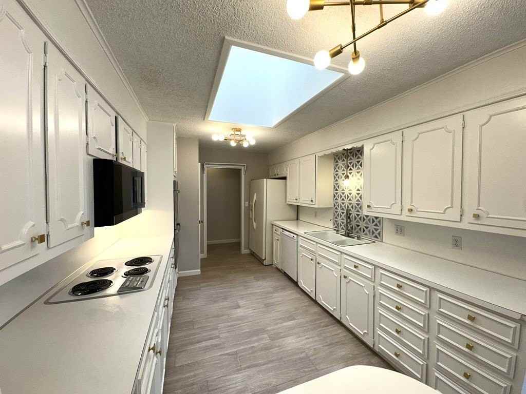 2405 Stutz Pl - Photo 6 of 30