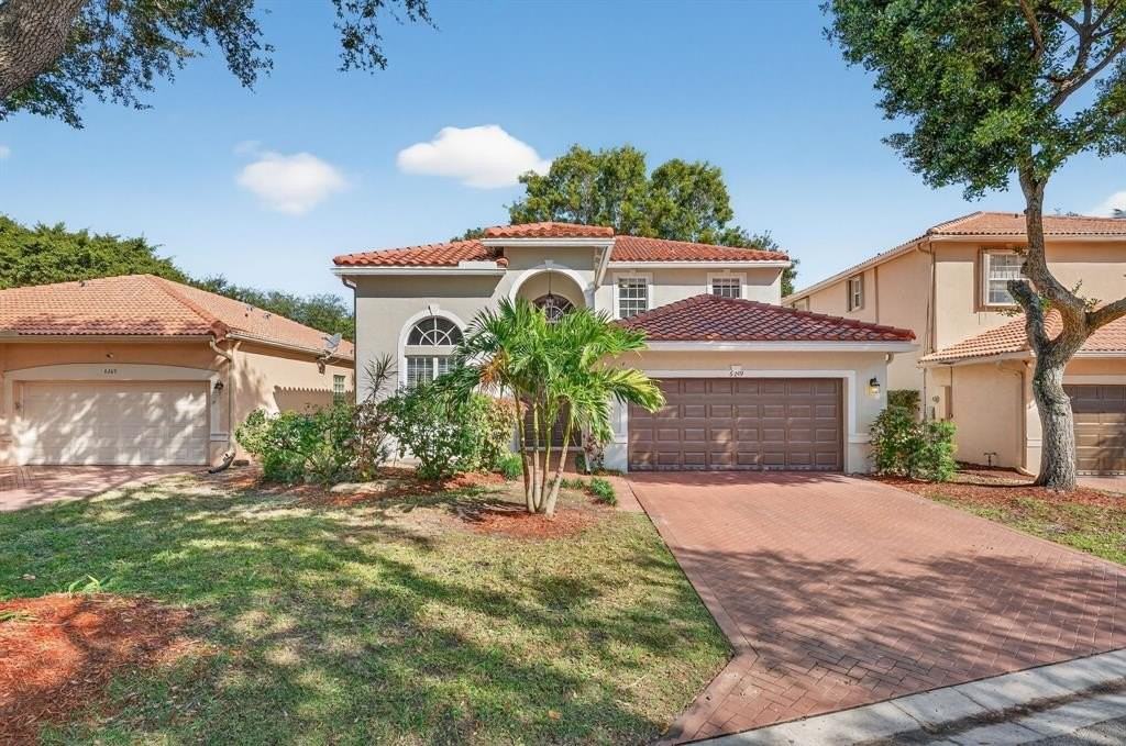 6249 Nw 78th Mnr - Photo 2 of 50