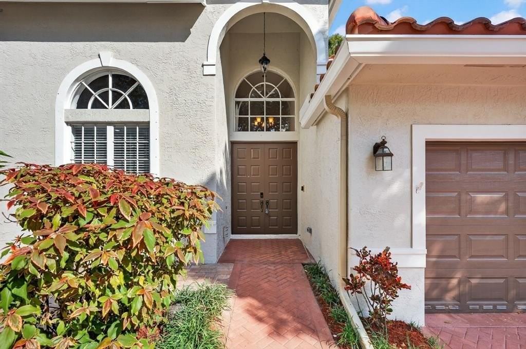 6249 Nw 78th Mnr - Photo 4 of 50