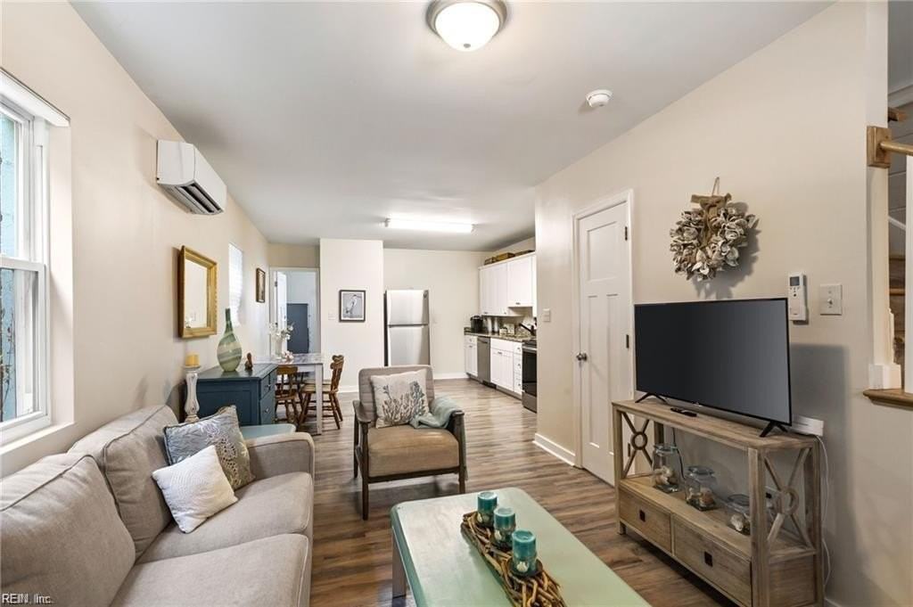 2565 Shore Dr #B - Photo 3 of 22