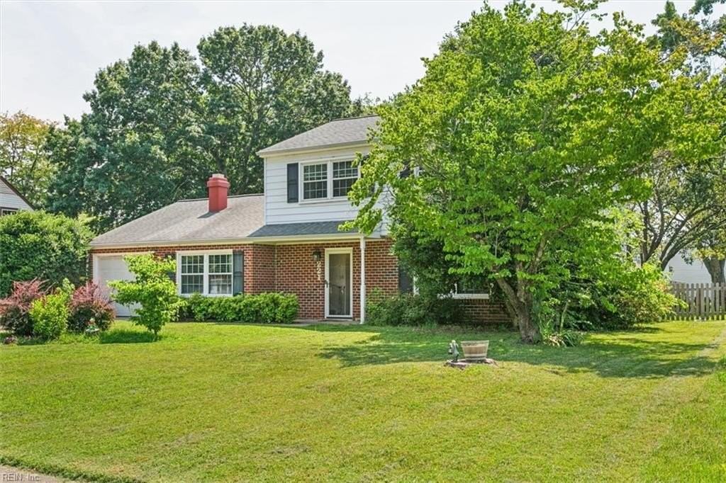 221 Commodore Dr - Photo 2 of 42