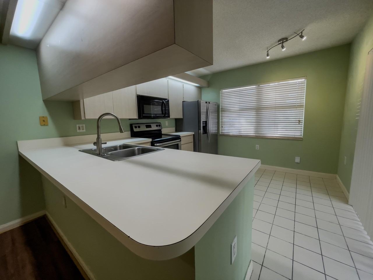 27 Clinton Ct #D - Photo 6 of 32