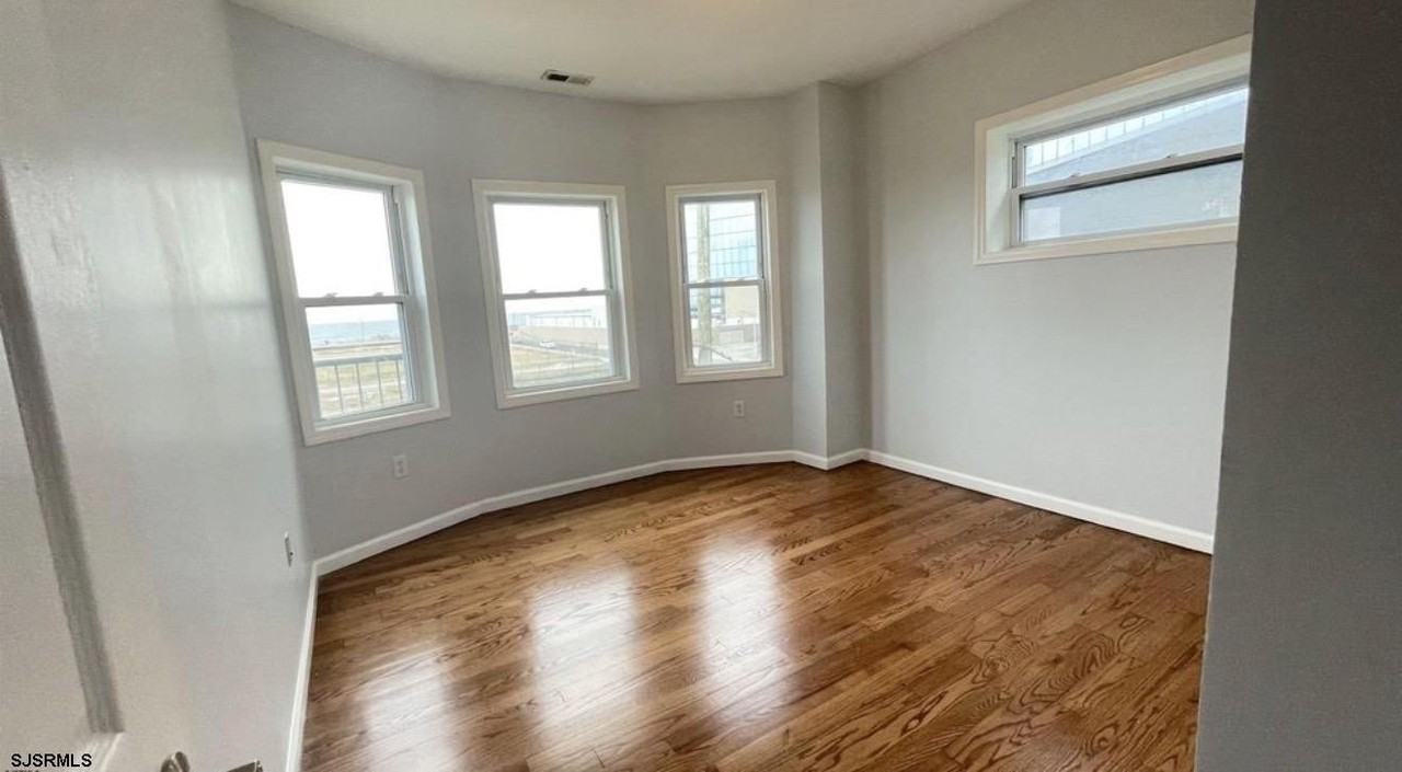 222 S Rhode Island Ave - Photo 5 of 9