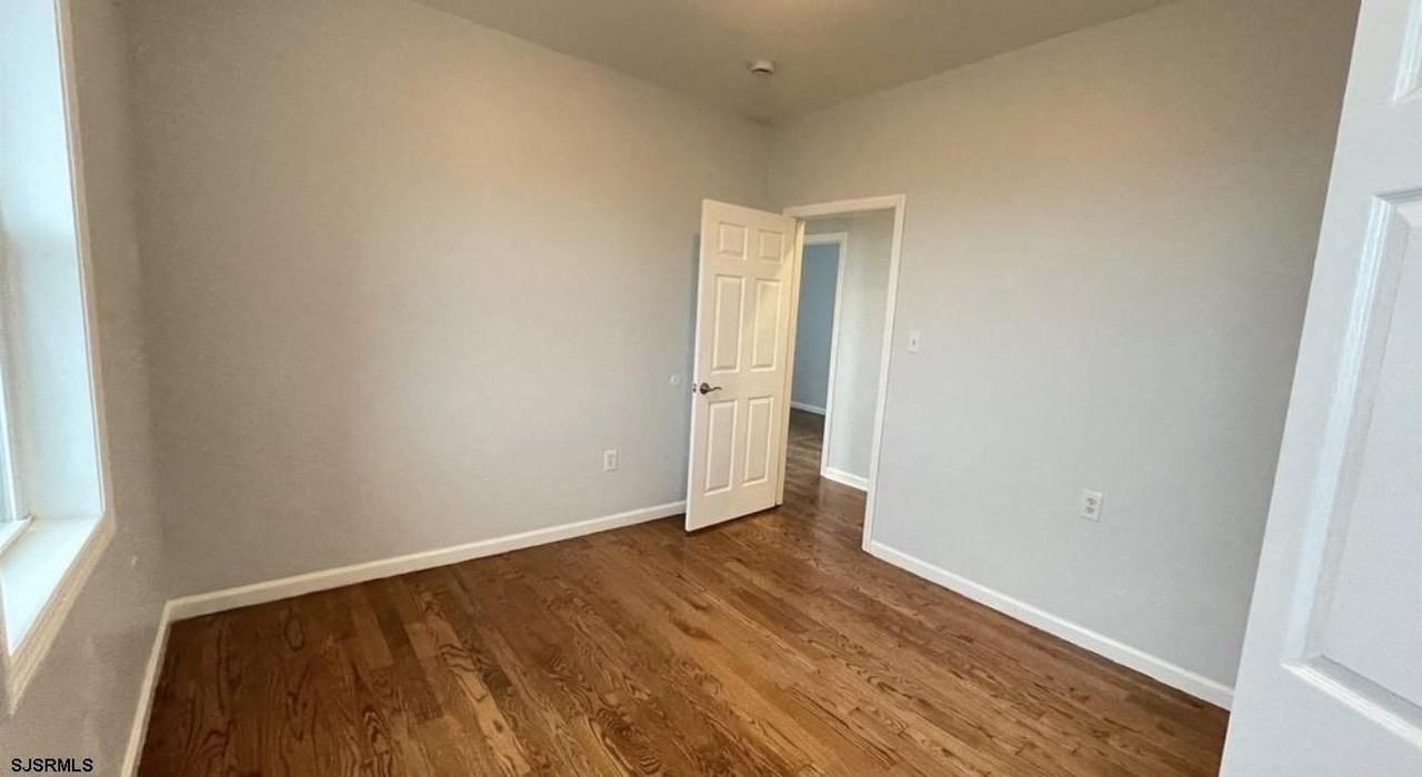 222 S Rhode Island Ave - Photo 7 of 9