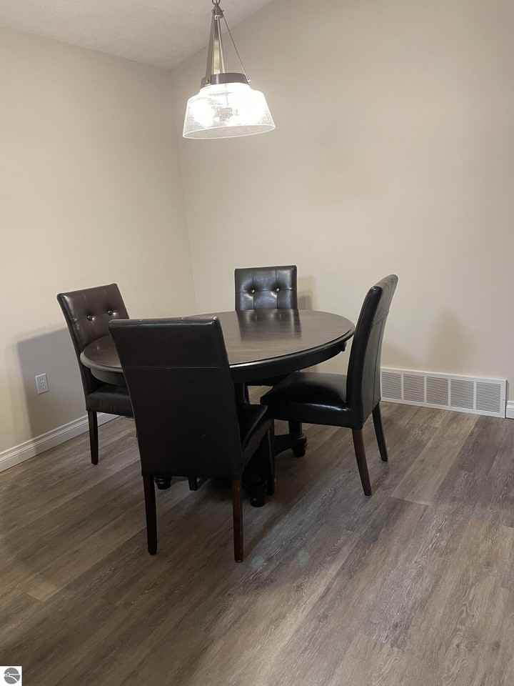 2964 Emerald Blfs - Photo 3 of 13