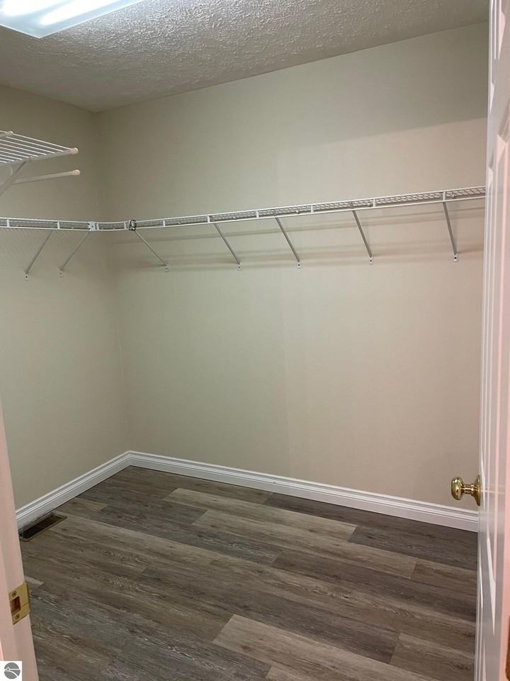 2964 Emerald Blfs - Photo 6 of 13