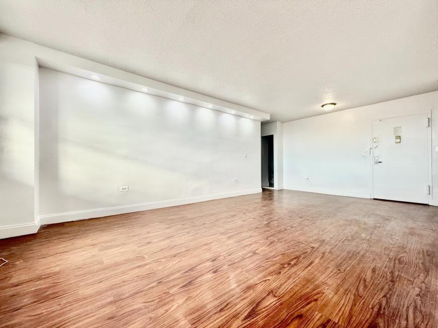 880 Boynton Ave - Photo 2 of 10