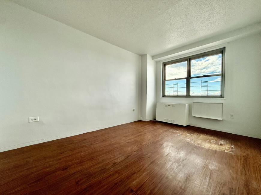 880 Boynton Ave - Photo 7 of 10