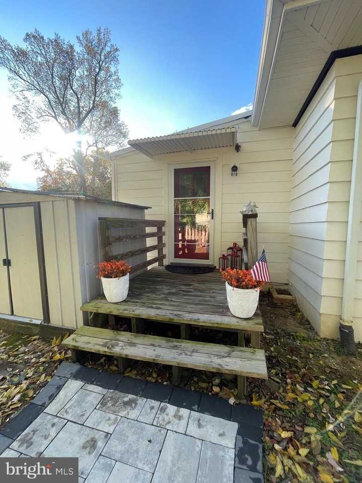 304 Anderson Ave - Photo 2 of 10