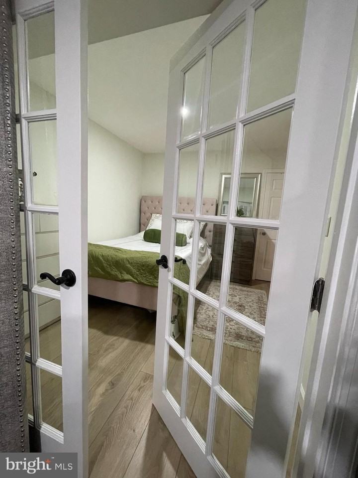 304 Anderson Ave - Photo 5 of 10