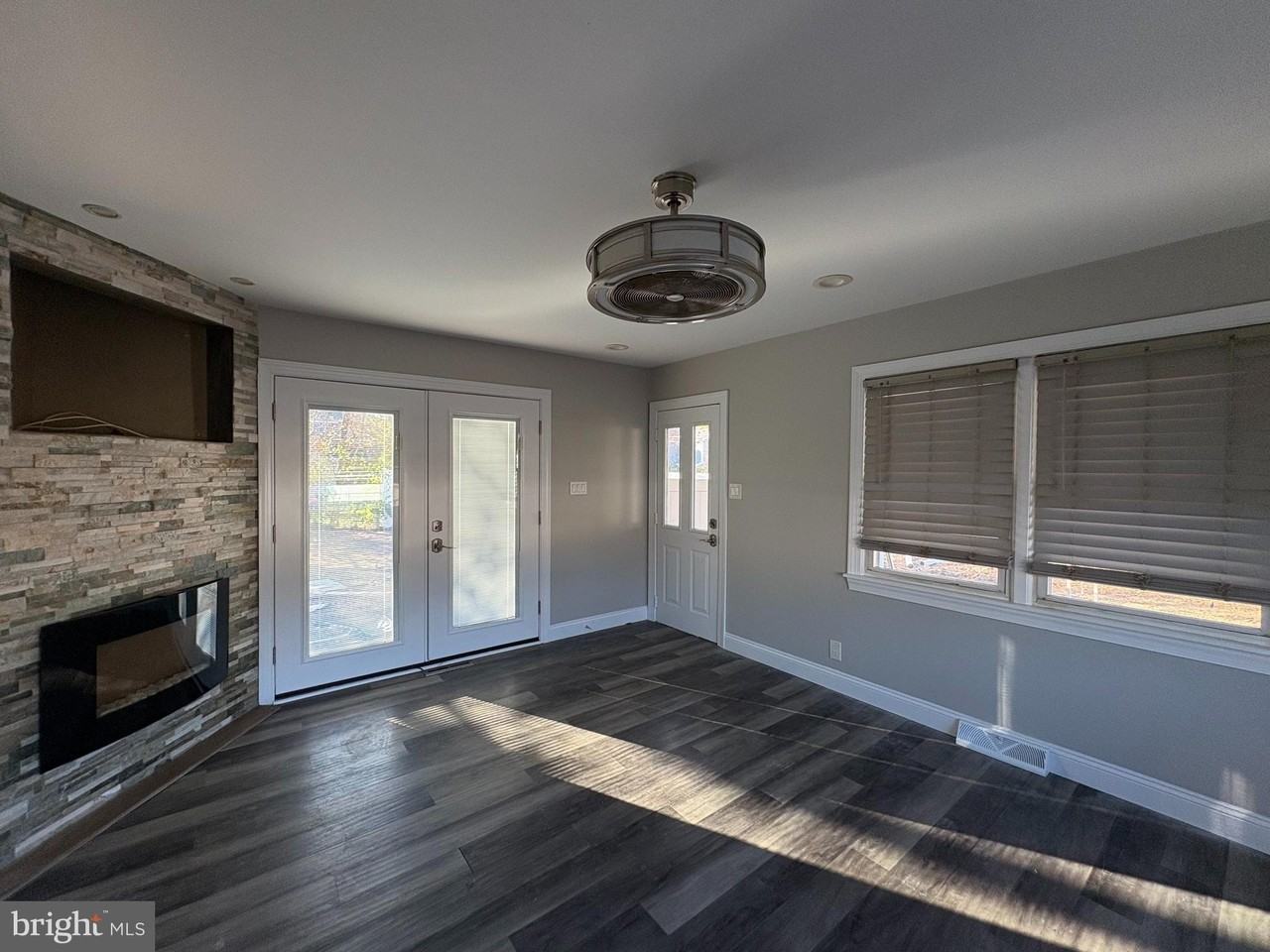 1401 Filbert Street - Photo 3 of 9