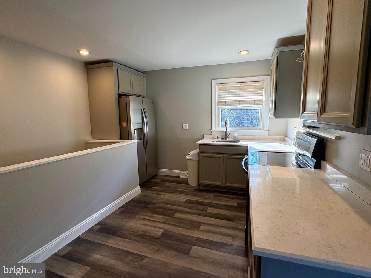 1401 Filbert Street - Photo 4 of 9