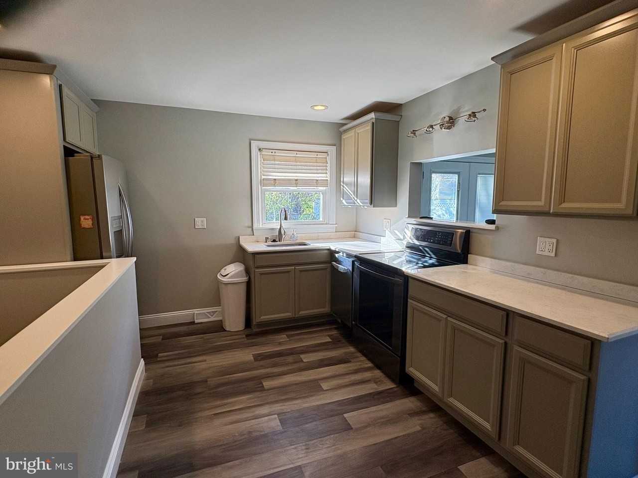 1401 Filbert Street - Photo 5 of 9