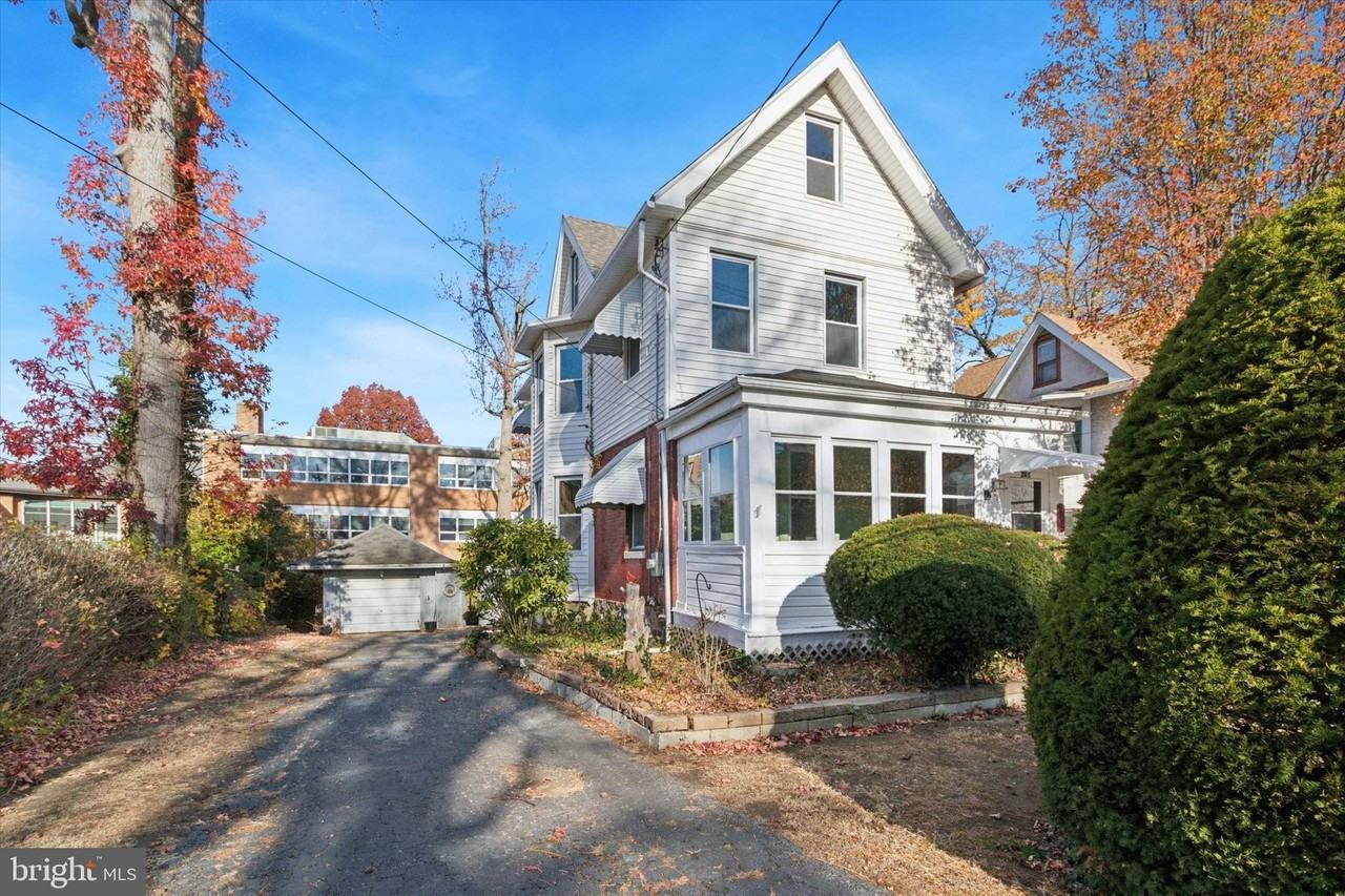 205 Mohawk Avenue - Photo 2 of 27